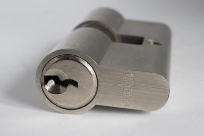 Ein Zylinder für die Tür von ABUS